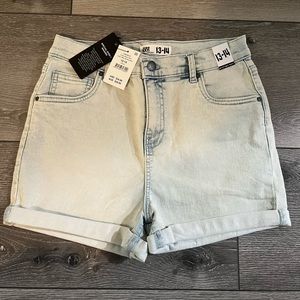 Short jeans